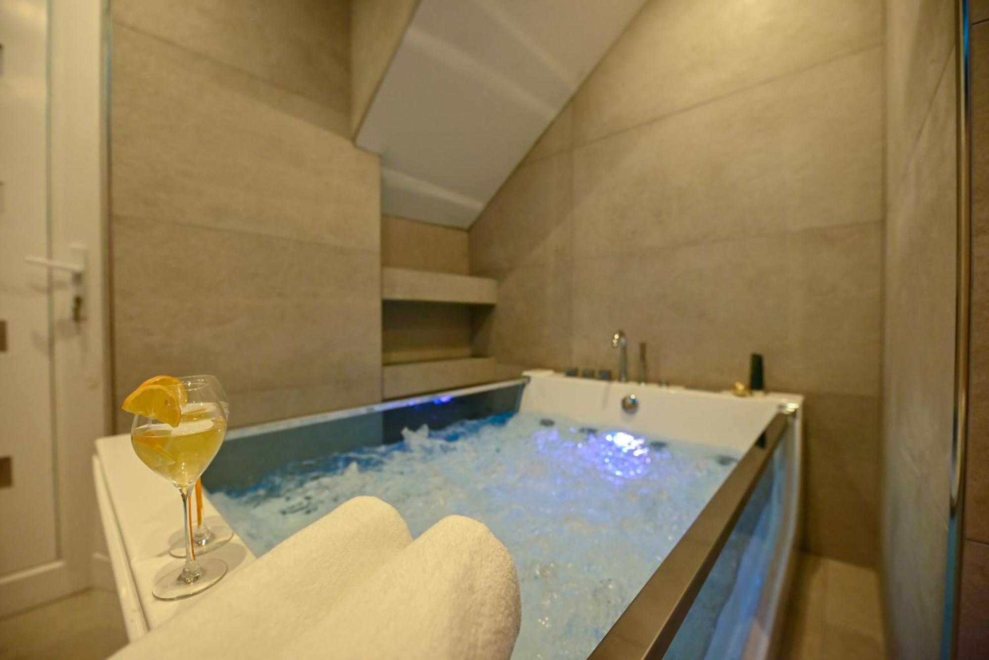 Luxury Apartment With Garden Jacuzzi And Wellness 트로기르 외부 사진