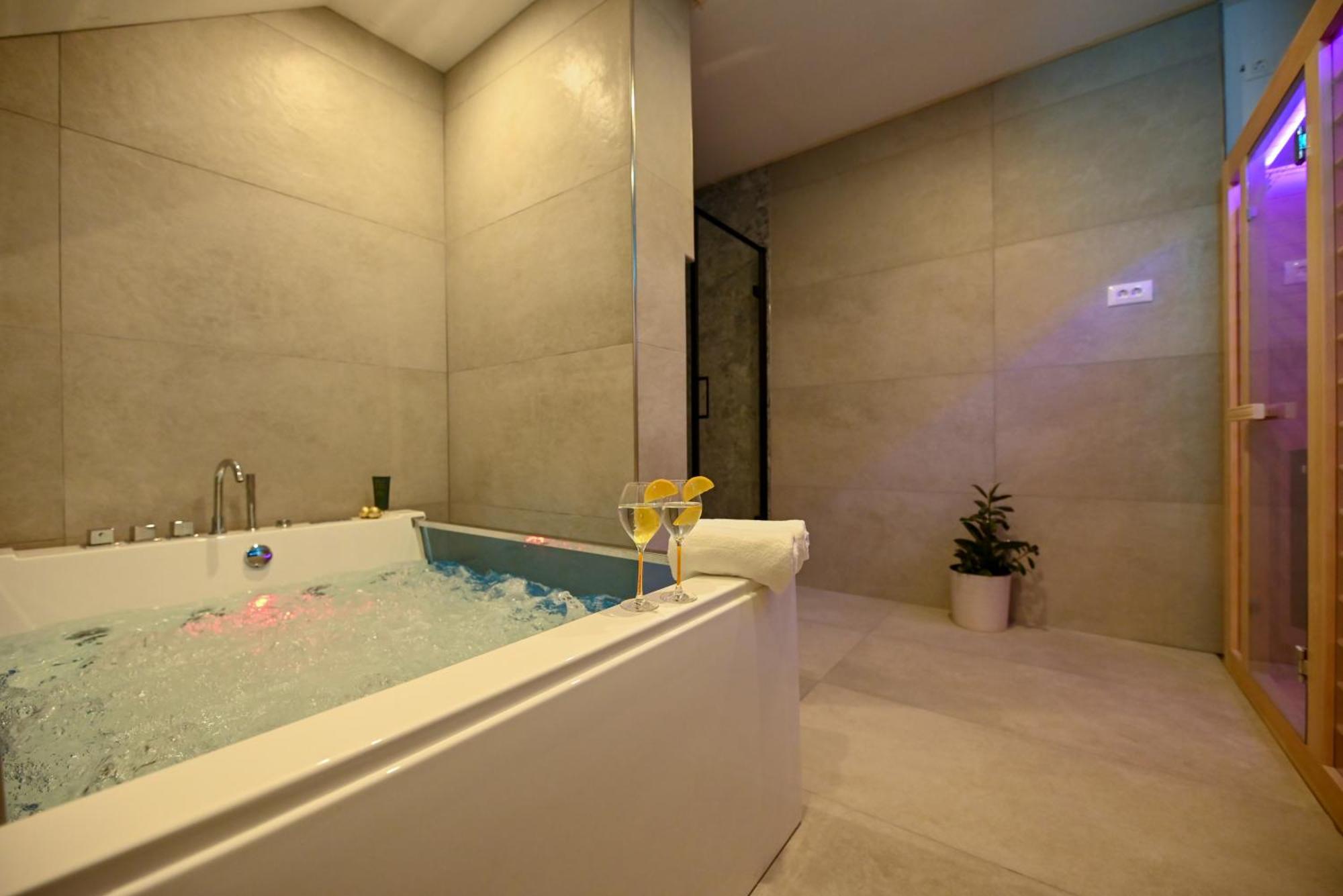 Luxury Apartment With Garden Jacuzzi And Wellness 트로기르 외부 사진