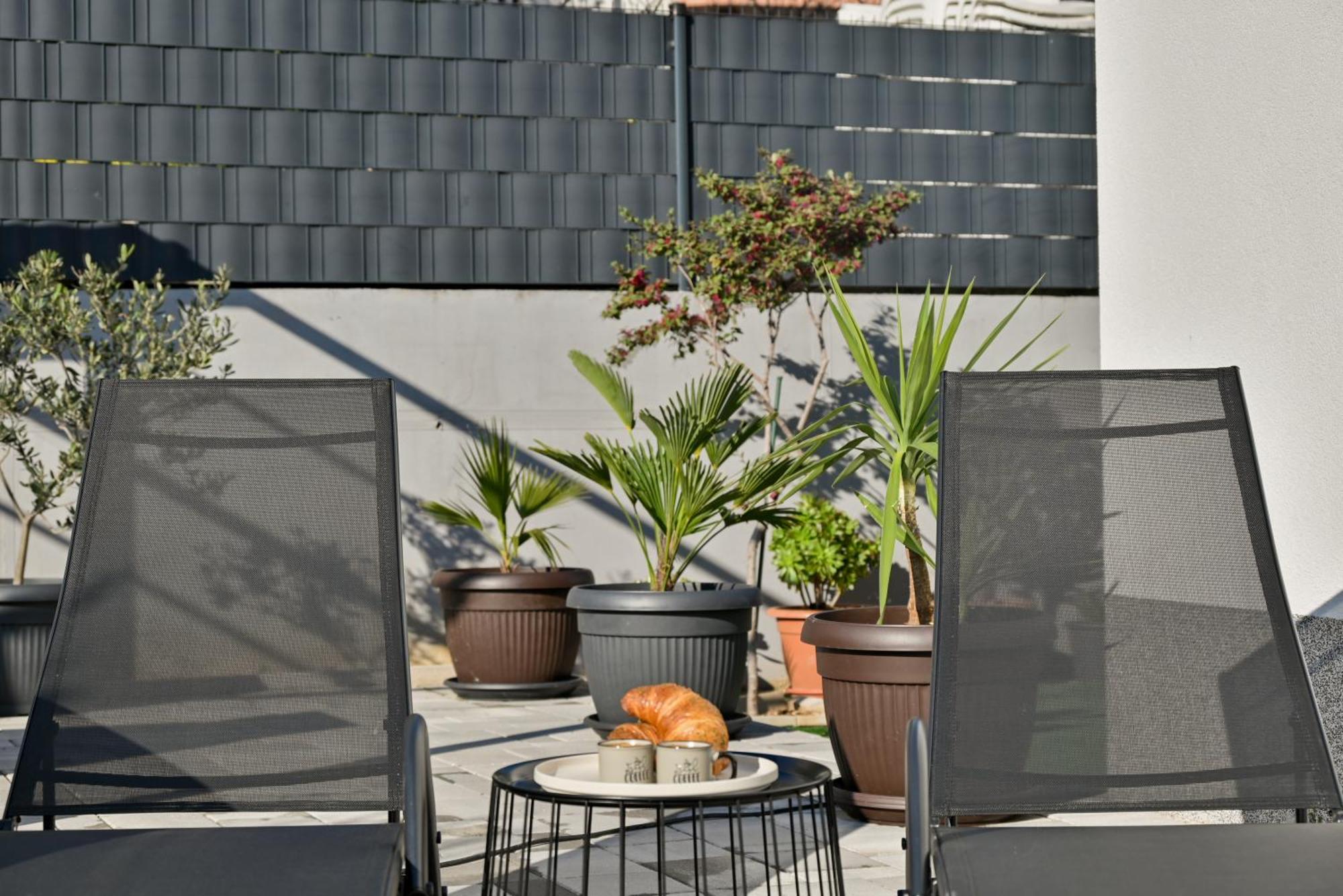 Luxury Apartment With Garden Jacuzzi And Wellness 트로기르 외부 사진