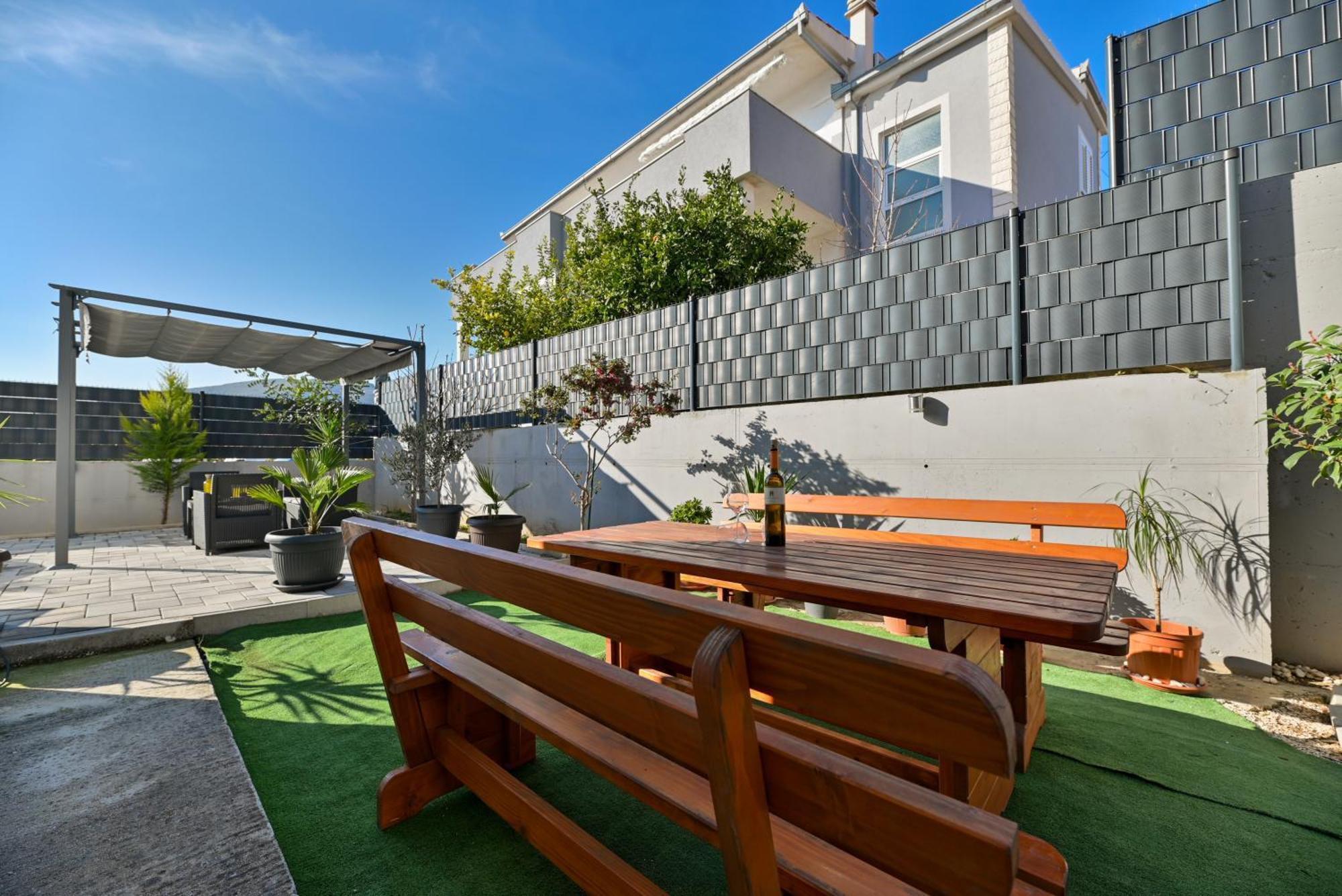 Luxury Apartment With Garden Jacuzzi And Wellness 트로기르 외부 사진