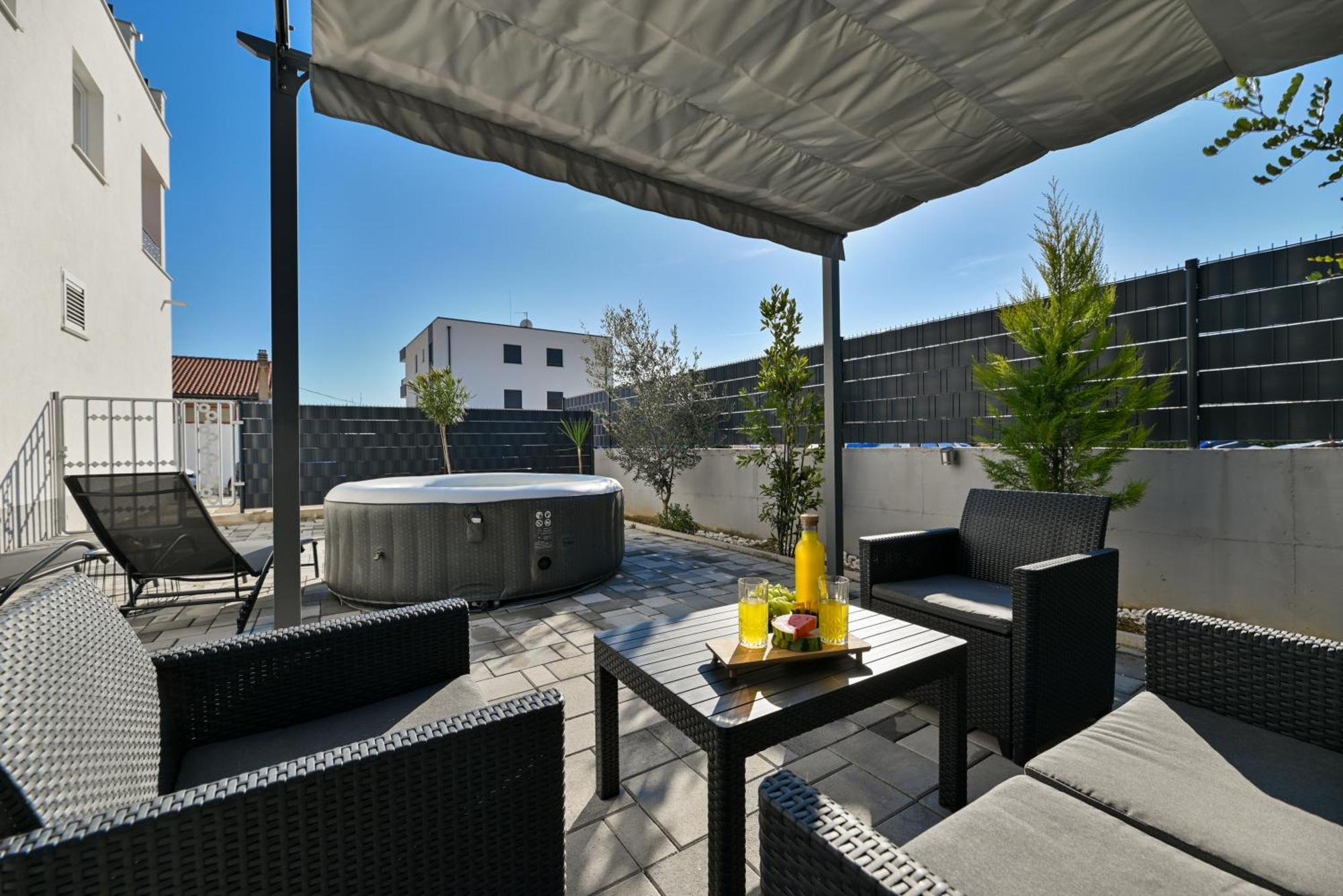 Luxury Apartment With Garden Jacuzzi And Wellness 트로기르 외부 사진