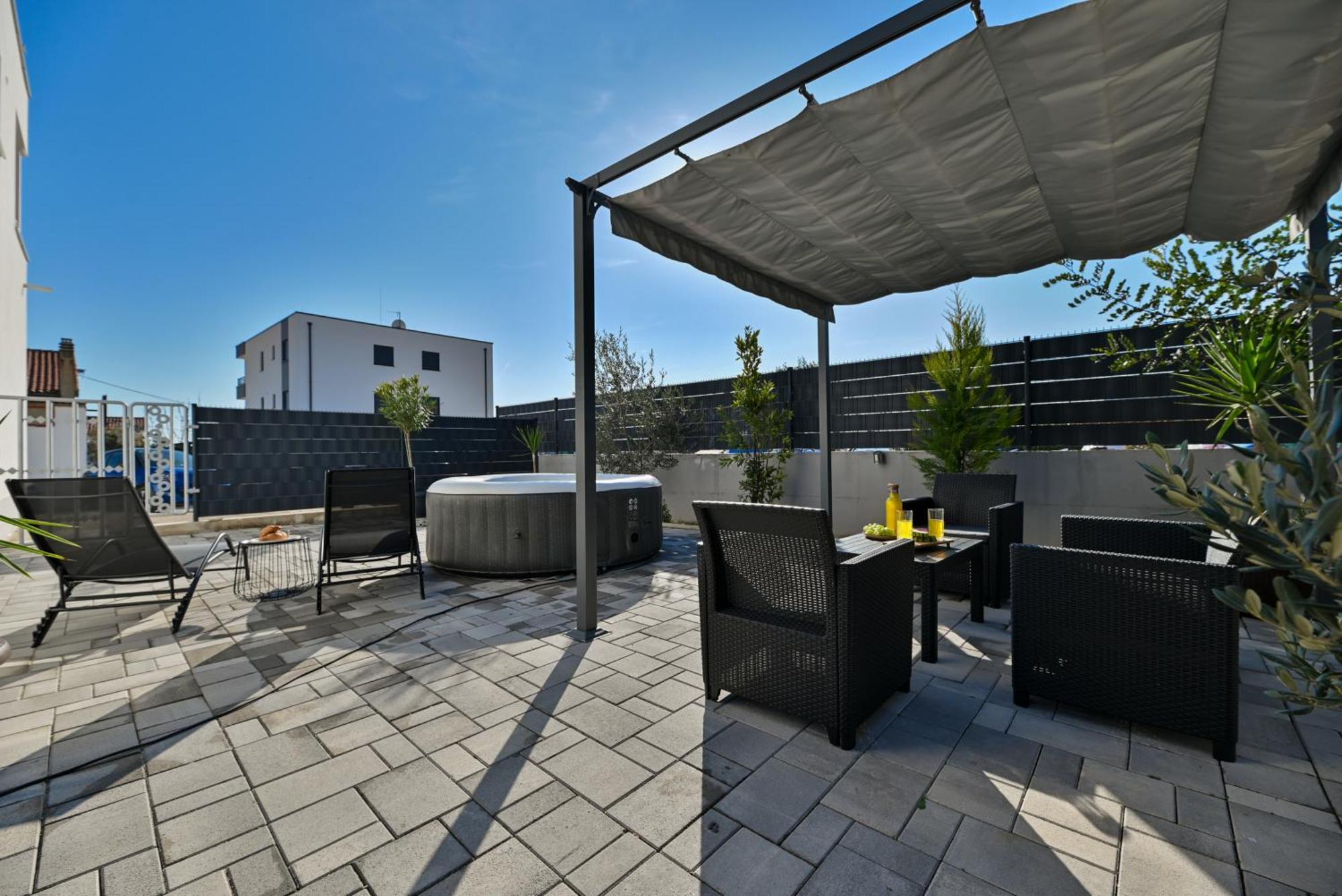 Luxury Apartment With Garden Jacuzzi And Wellness 트로기르 외부 사진