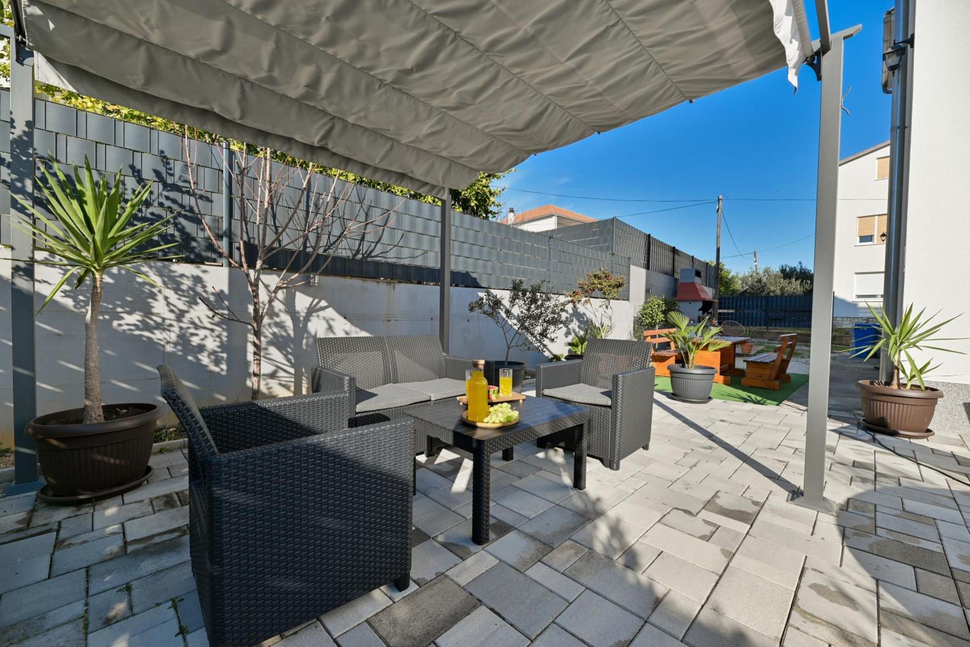 Luxury Apartment With Garden Jacuzzi And Wellness 트로기르 외부 사진