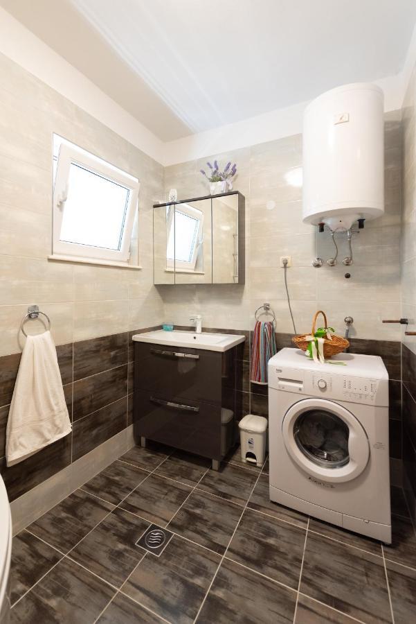 Luxury Apartment With Garden Jacuzzi And Wellness 트로기르 외부 사진