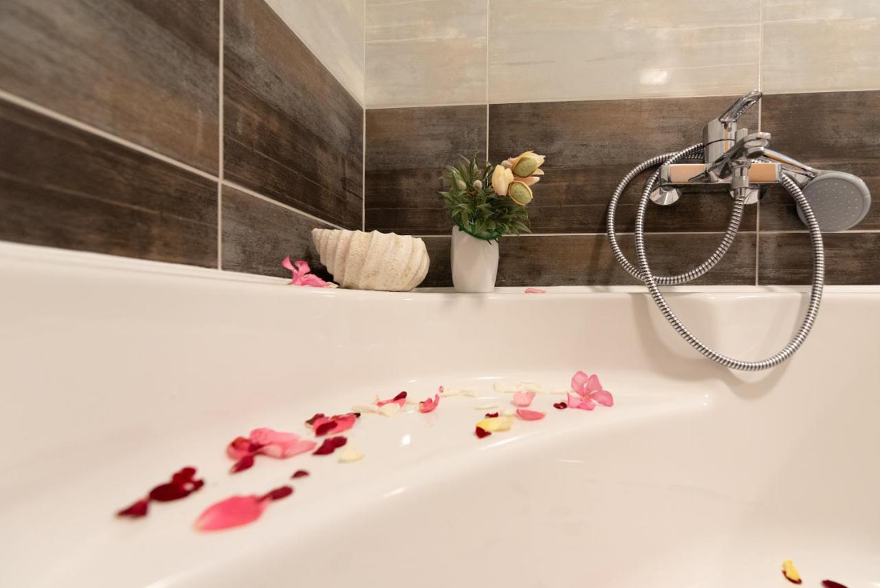 Luxury Apartment With Garden Jacuzzi And Wellness 트로기르 외부 사진
